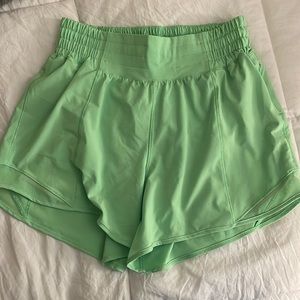 Lululemon Hotty Hot high rise 4’ shorts
